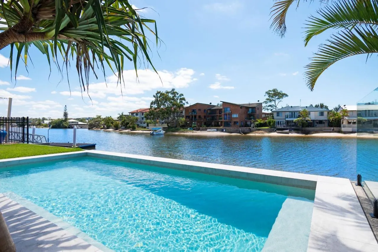 Coorumbong 28 Six Bedroom Beach Home On Mooloolaba Canal With Pool Ac Free Wifi 0*,  Australia