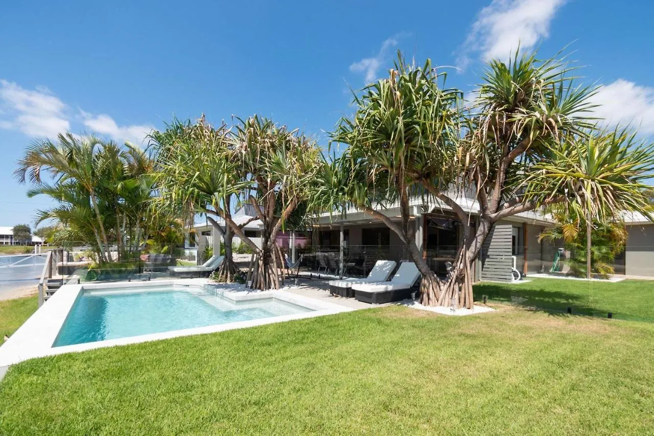 Coorumbong 28 Six Bedroom Beach Home On Mooloolaba Canal With Pool Ac Free Wifi