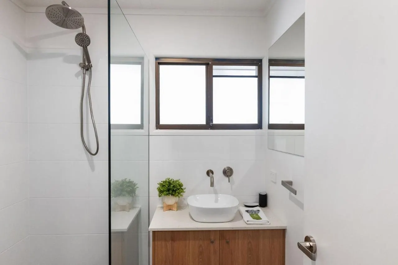 Coorumbong 28 Six Bedroom Beach Home On Mooloolaba Canal With Pool Ac Free Wifi 0*,  Australia