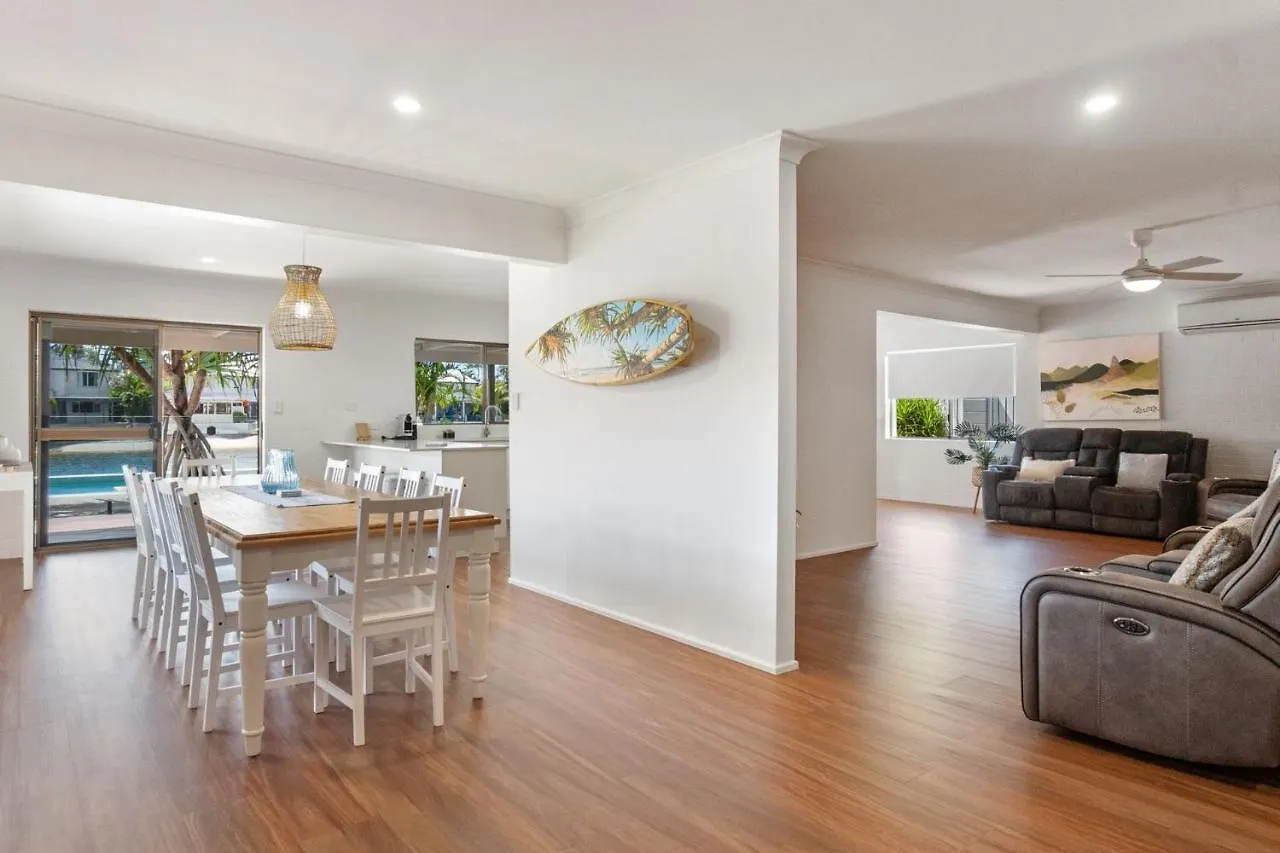 Holiday home Coorumbong 28 Six Bedroom Beach Home On Mooloolaba Canal With Pool Ac Free Wifi