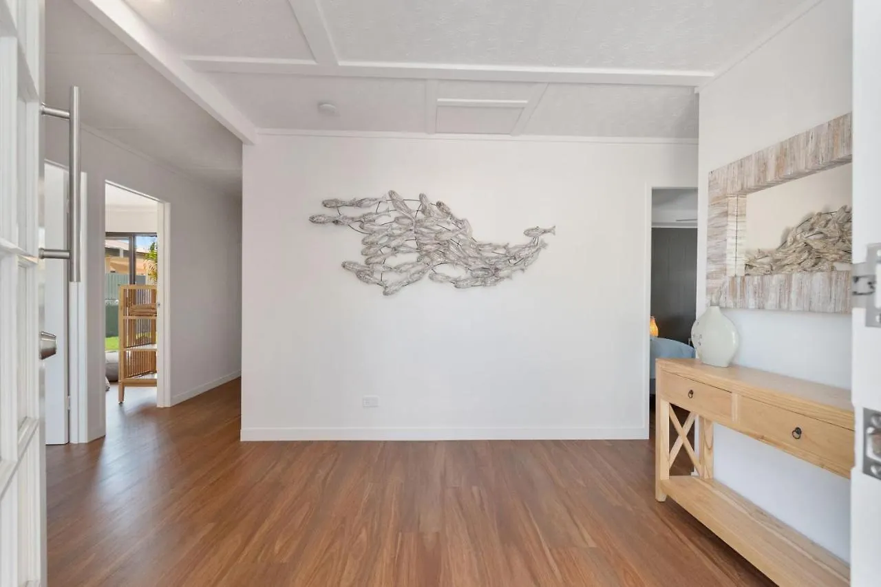 Holiday home Coorumbong 28 Six Bedroom Beach Home On Mooloolaba Canal With Pool Ac Free Wifi Australia