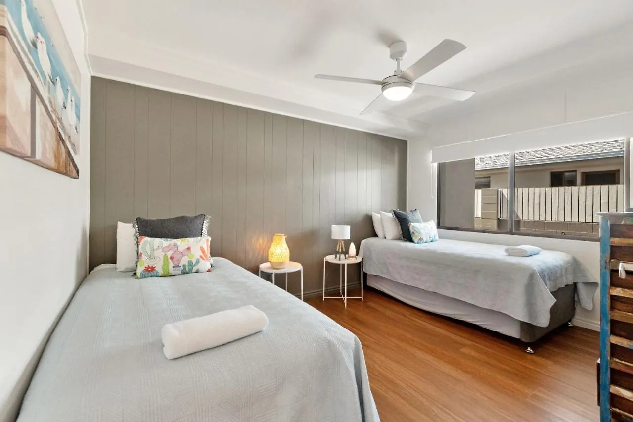 Holiday home Coorumbong 28 Six Bedroom Beach Home On Mooloolaba Canal With Pool Ac Free Wifi