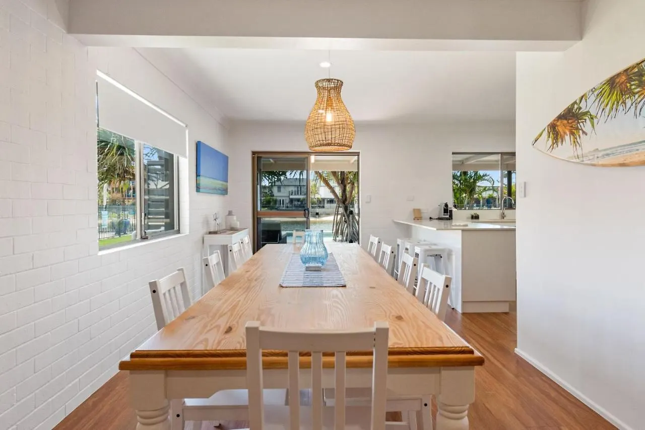 Coorumbong 28 Six Bedroom Beach Home On Mooloolaba Canal With Pool Ac Free Wifi