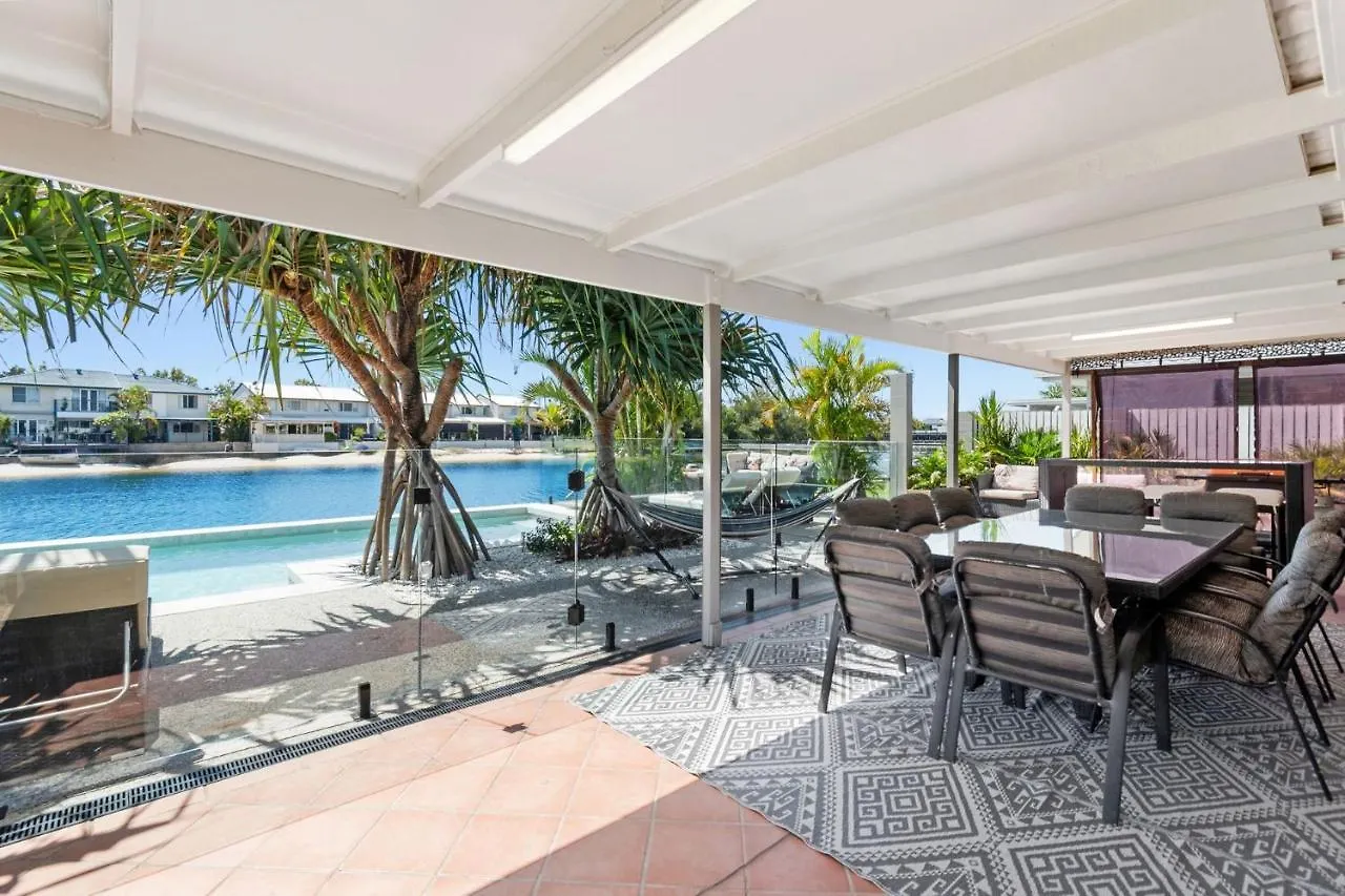 Coorumbong 28 Six Bedroom Beach Home On Mooloolaba Canal With Pool Ac Free Wifi Holiday home