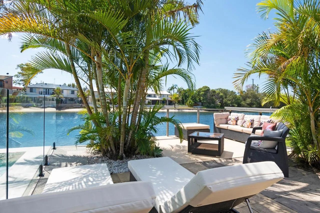 Coorumbong 28 Six Bedroom Beach Home On Mooloolaba Canal With Pool Ac Free Wifi 0*,  Australia